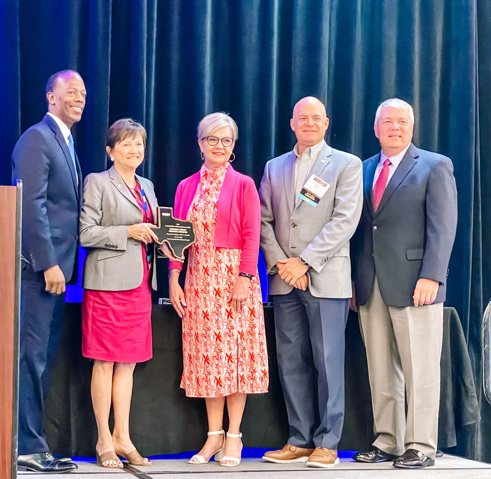PFLUGERVILLE COMMUNITY DEVELOPMENT CORP. RECEIVES AWARD FOR WORKFORCE EXCELLENCE Photo